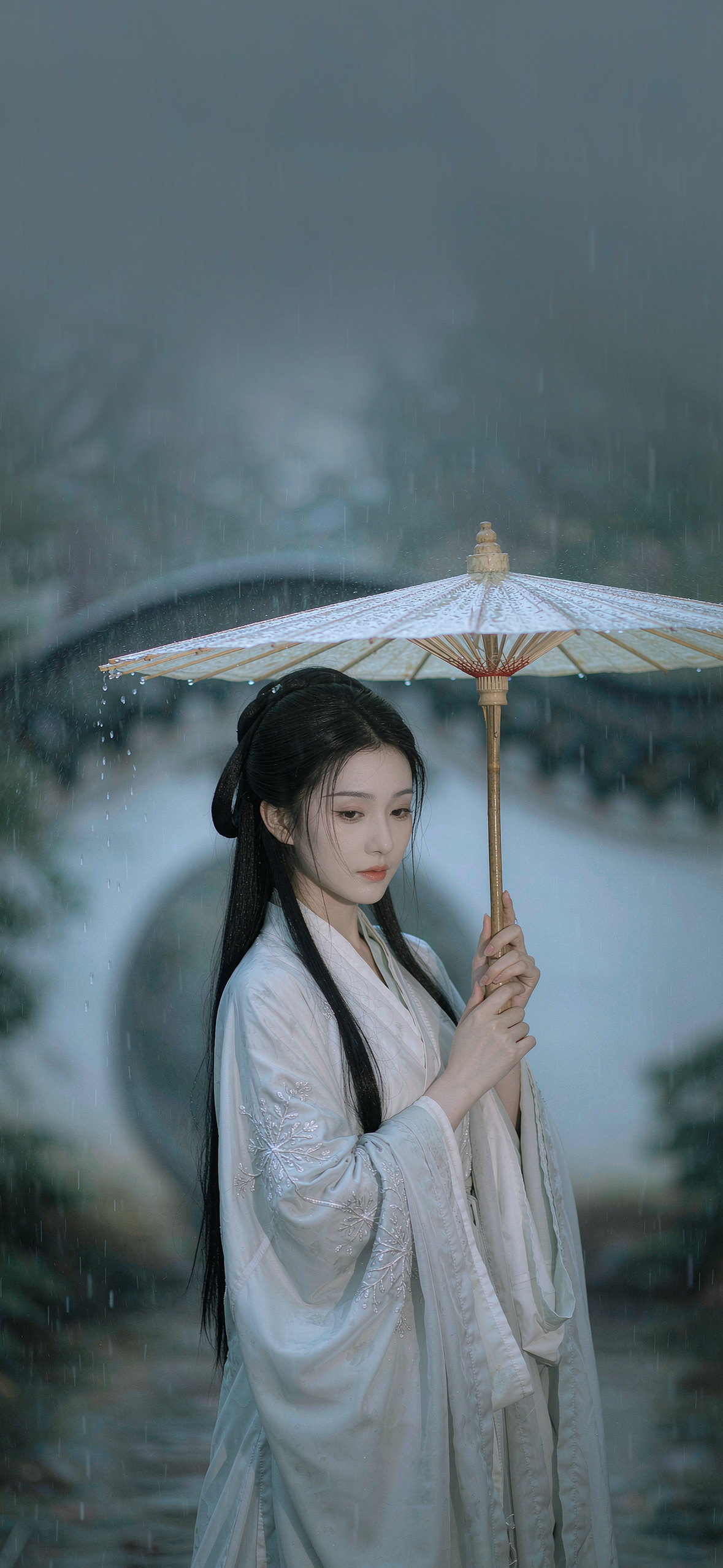 油纸伞 · 庭院 · 1179×2556 美女帅哥壁纸