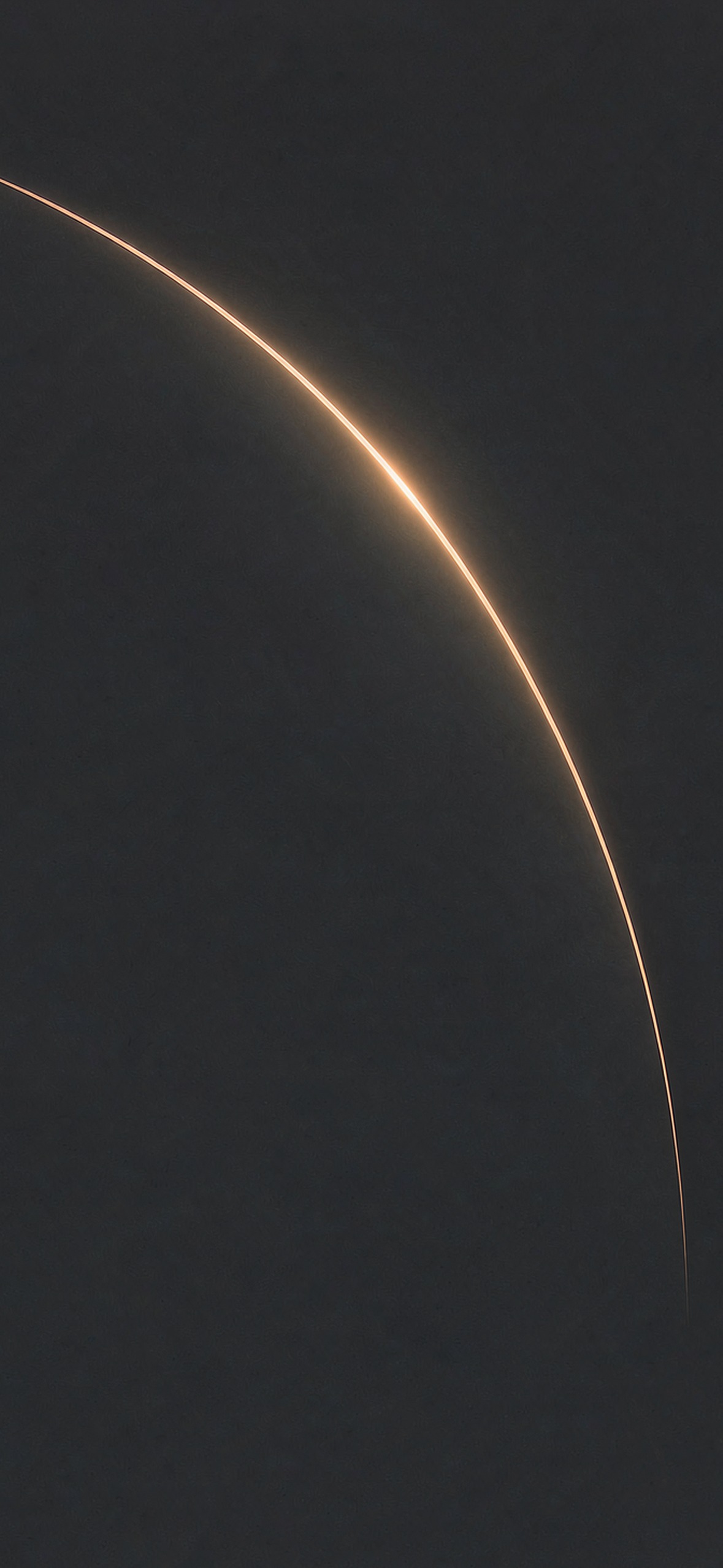 暗夜金弧 · 1179×2556 手机壁纸